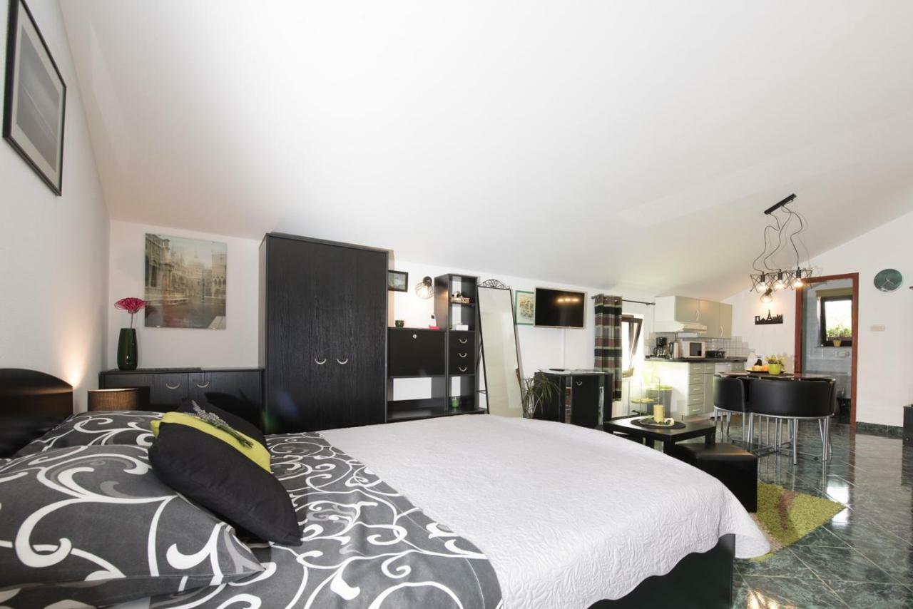 Apartments Villa Zara 로브란 외부 사진